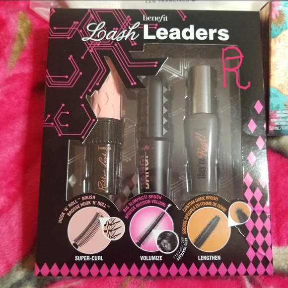 BENEFIT MASCARA & BRONZER W/ MAKEUP BAG BUNDLE NWT - Picture 3 of 8